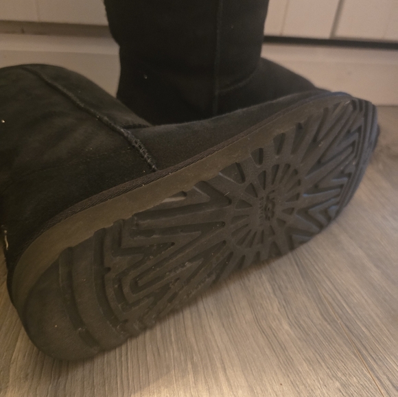 Black uggs size 10 - Picture 2 of 4